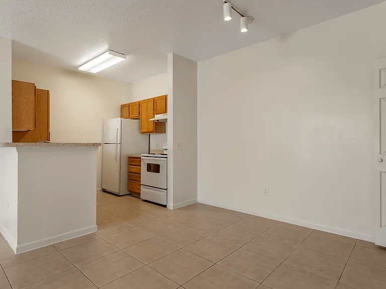 Shadow Ridge Apartments — Photo 16