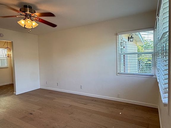 5th image of 109-117 W McFarlane Dr