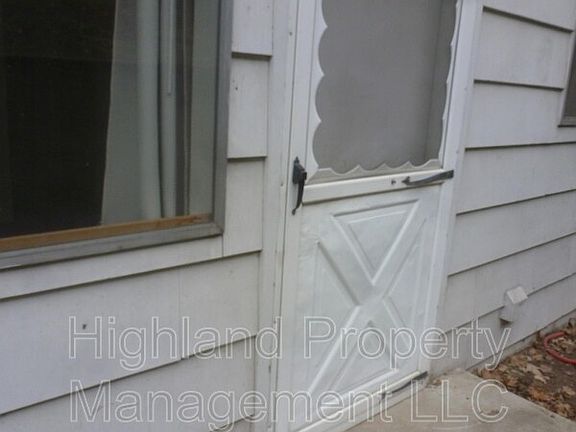 2nd image of 960 NE B St #11