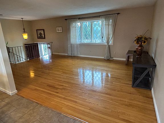 4th image of 8 Legrand Rd