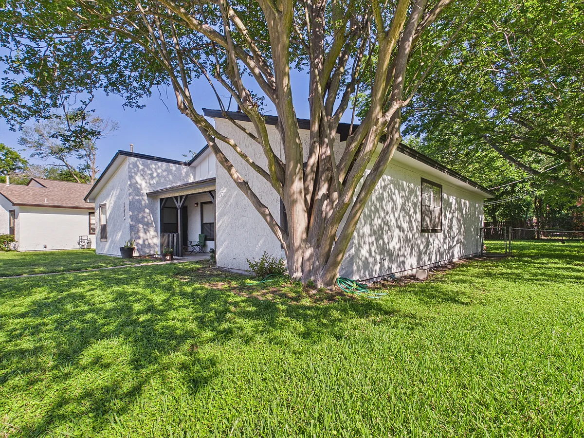 Building Photo - 1515 Pine Ridge Dr