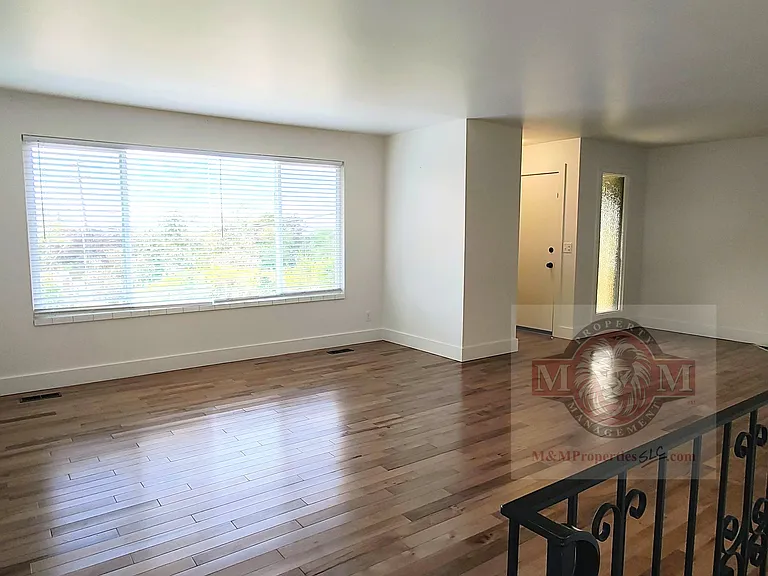 2025 S Broadmoor St #2025 — Photo 5