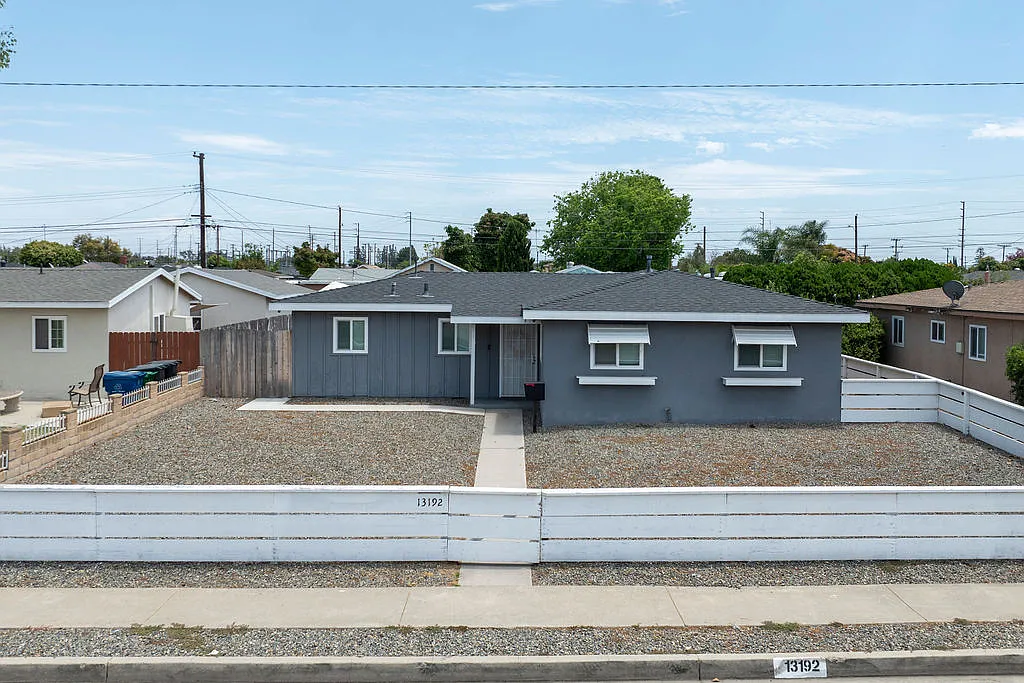 3 bed, 1090 sqft, $3,550 — Photo 1