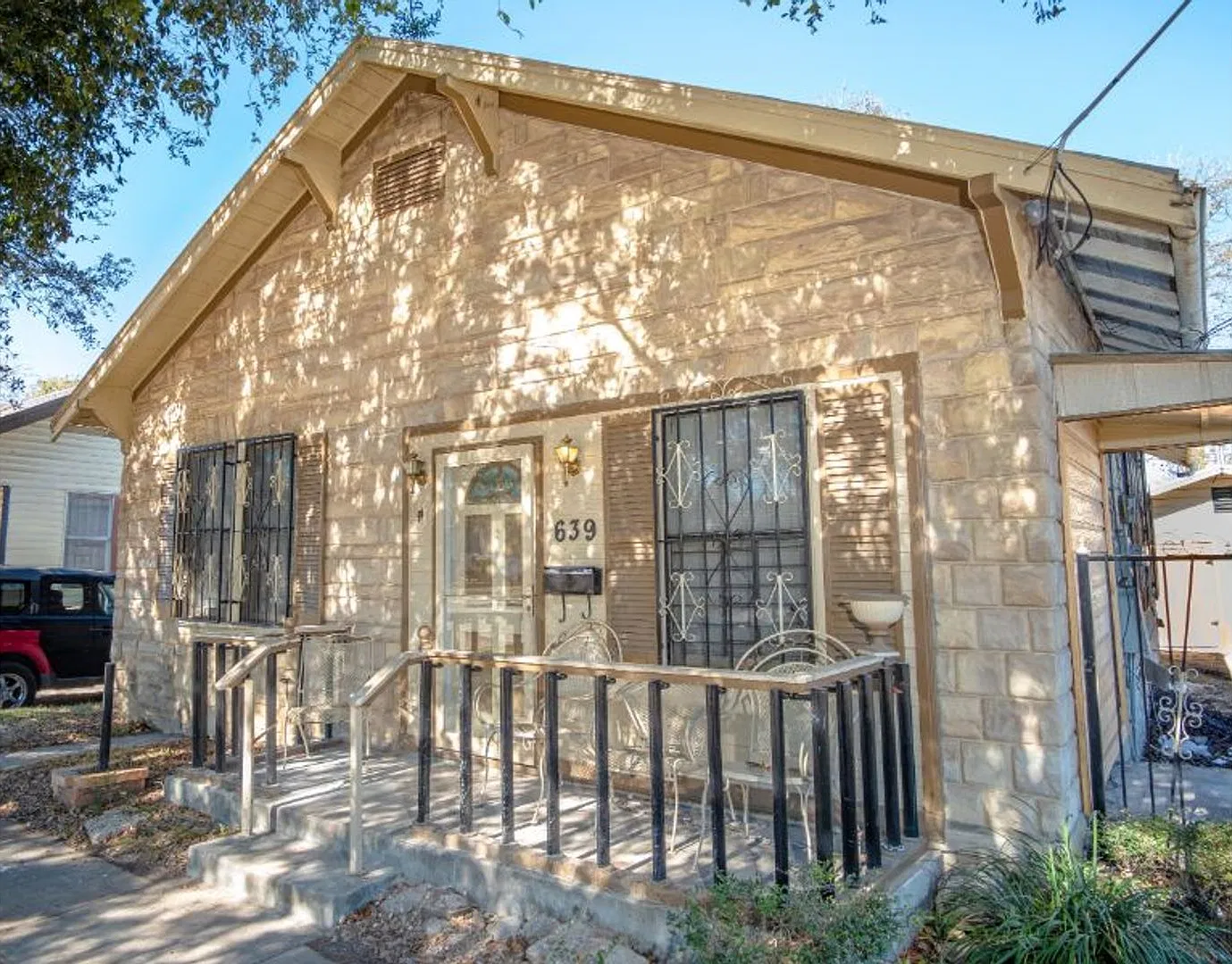 2 BR 1 BA Gorgeous Home Near Downtown — Photo 4