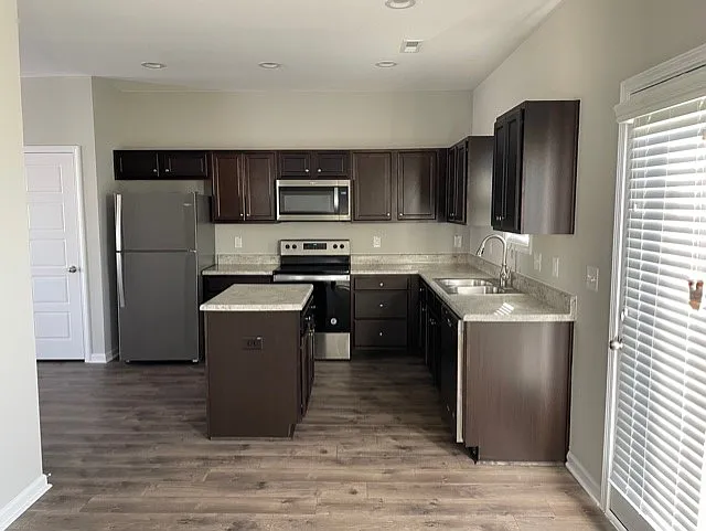 3 bed, 2.5 bath, 1510 sqft, $1,820 — Photo 2
