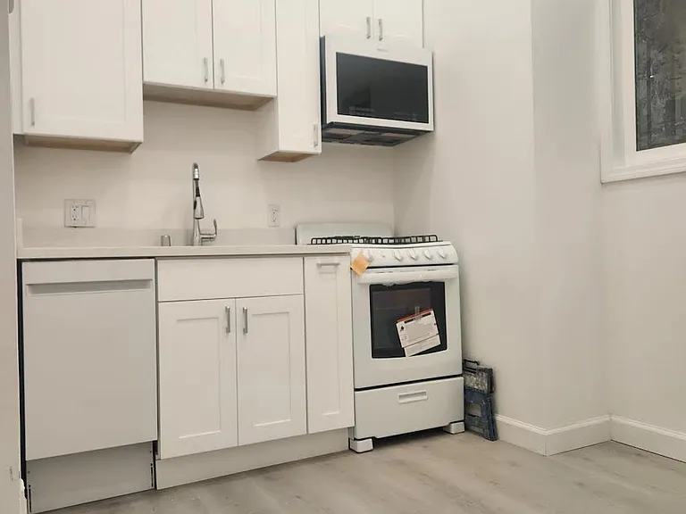 1750 Mission St #10 — Photo 3