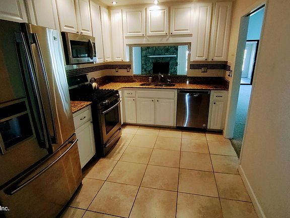3rd image of 1640 NW 19 TH Circle