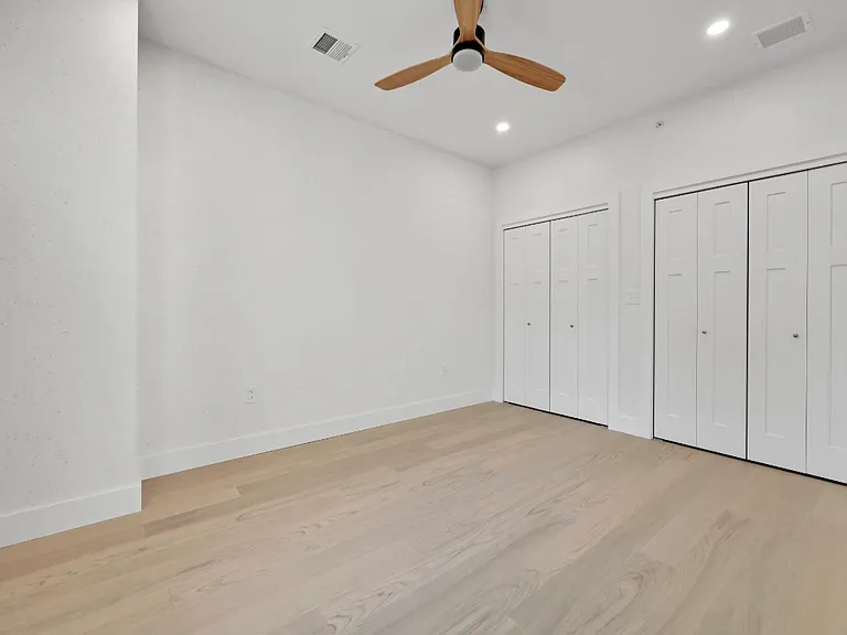 132 E Market St #201 — Photo 7