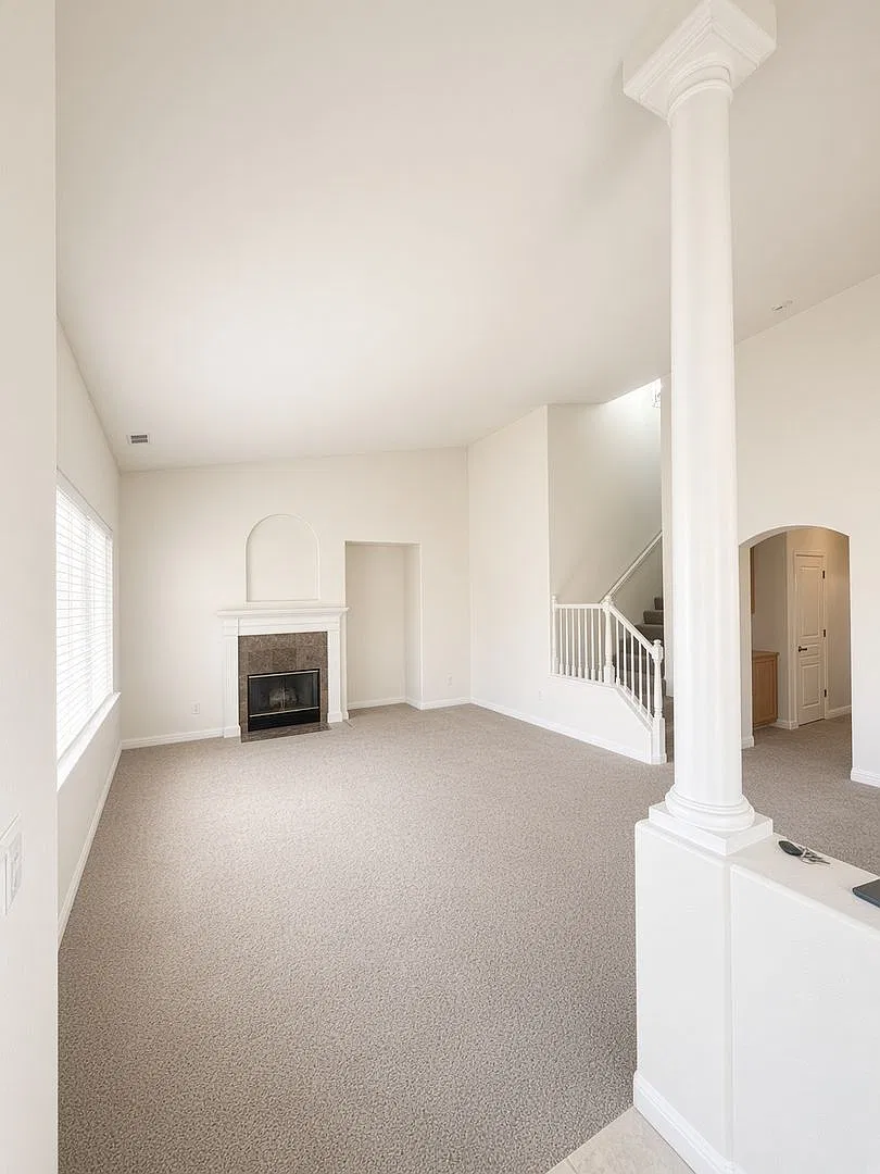 Beautiful 3-Bedroom Home for Rent in Bradley Square! — Photo 2