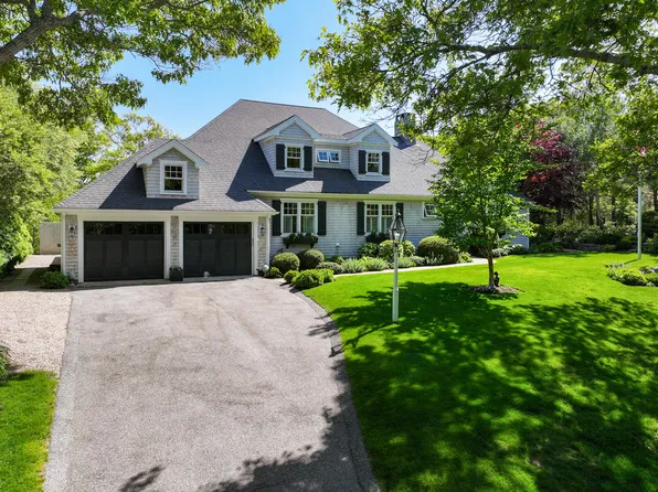 12 Gray Lane, Falmouth, MA 02540