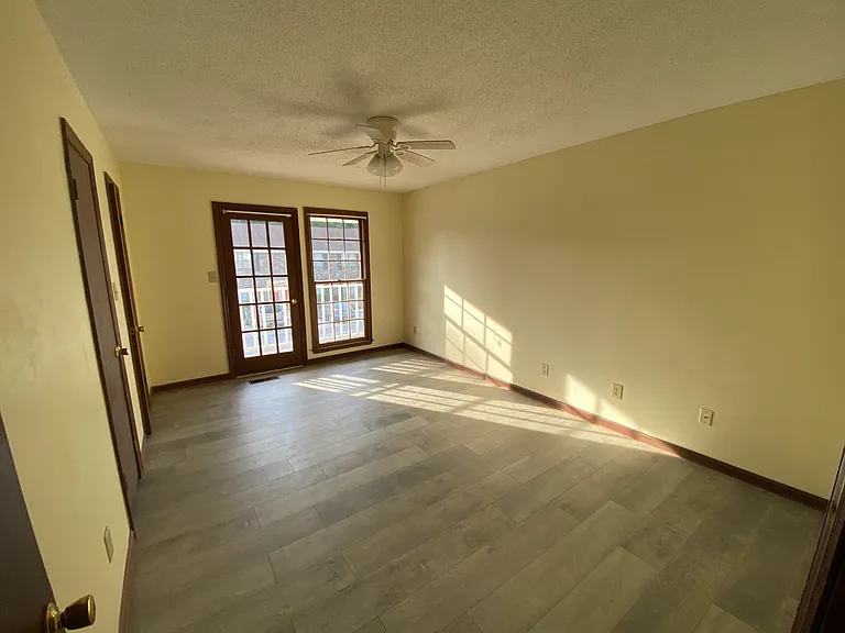 114 Colonial Ct — Photo 9