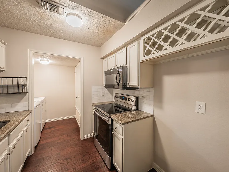 6402 Valleybrooke Ct — Photo 12