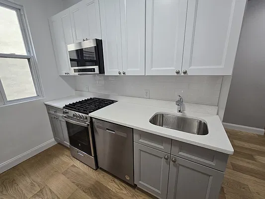 Rented by Aidonis Realty | media 4