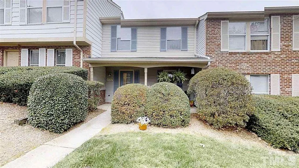 3 bed, 2.5 bath, 1300 sqft, $1,800 — Photo 1