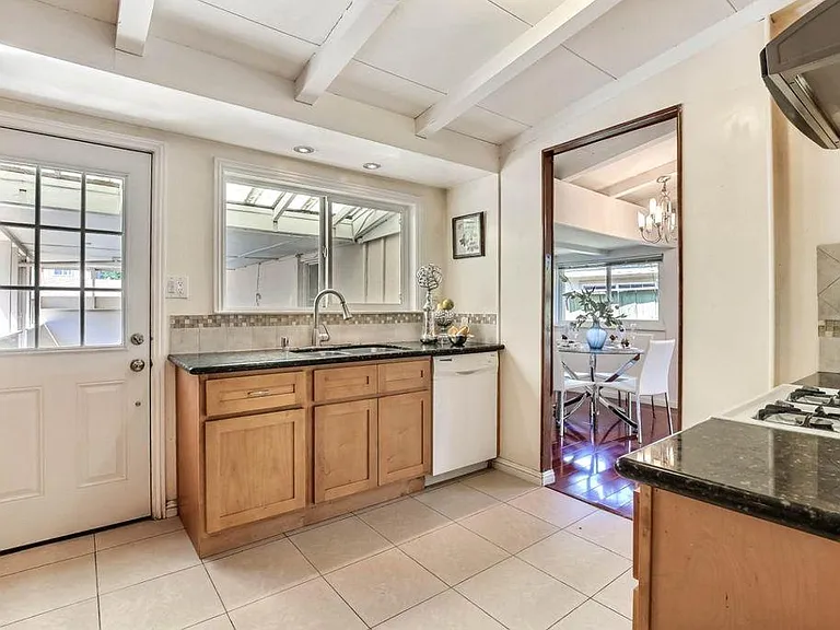18594 Loree Ave — Photo 6