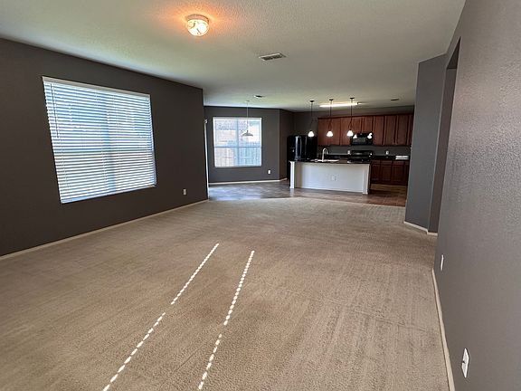 4th image of 2213 Arrowhead Dr