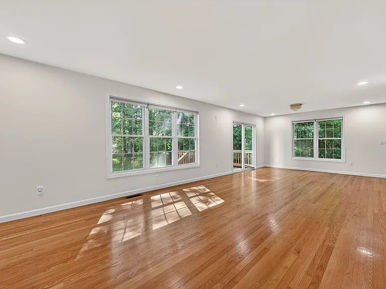 6 Whitman Ln — Photo 5