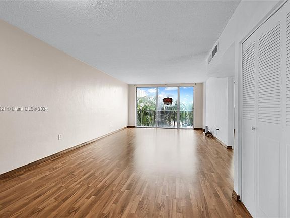 4th image of 800 West Ave APT 530