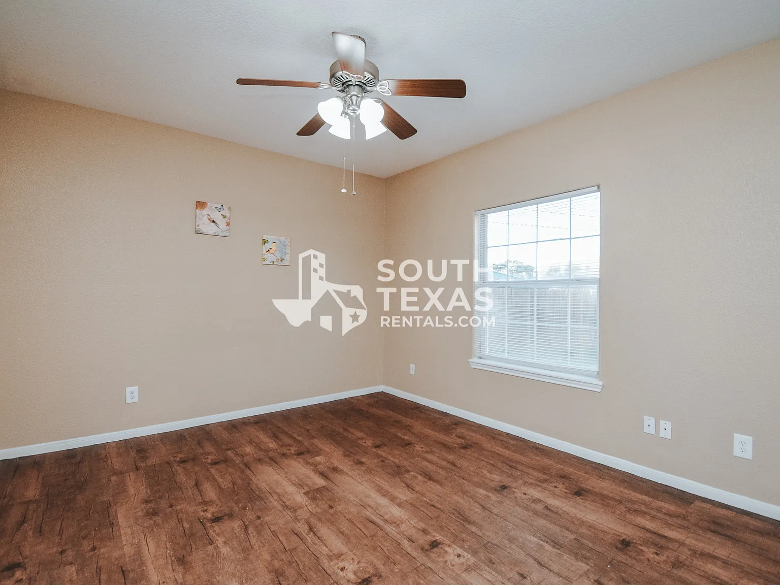 130 Sherwood Fourplex - Apt B — Photo 2