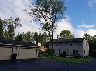 912 Sunset Dr, Delafield, WI 53018