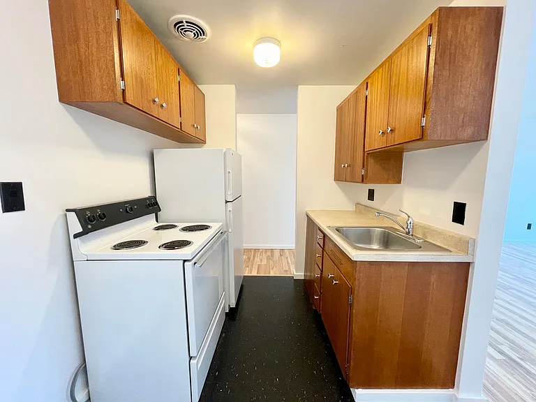 Escolier Apartments — Photo 31