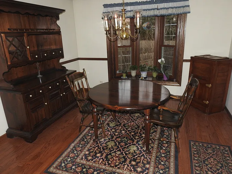 1162 Sandhurst Dr — Photo 4