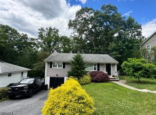 139 Rafkind Rd, Bloomingdale, NJ 07403