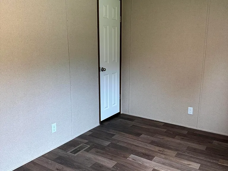 113 Orton Ln — Photo 9