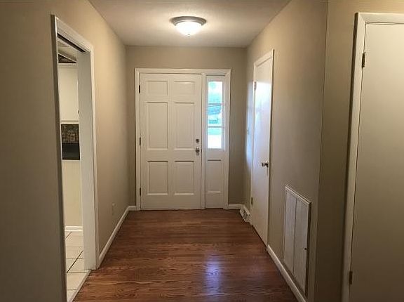 4th image of 906 May Dr