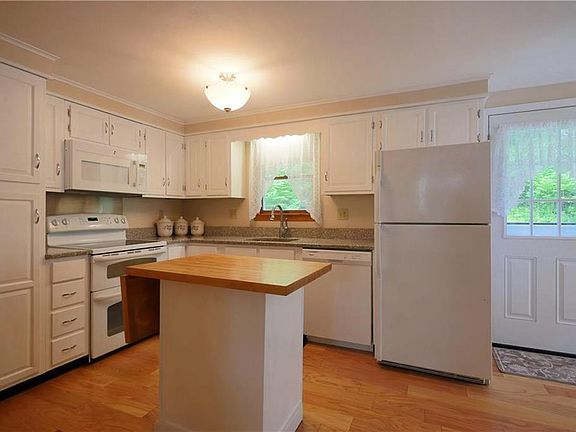 4th image of 2586 Misty Ln
