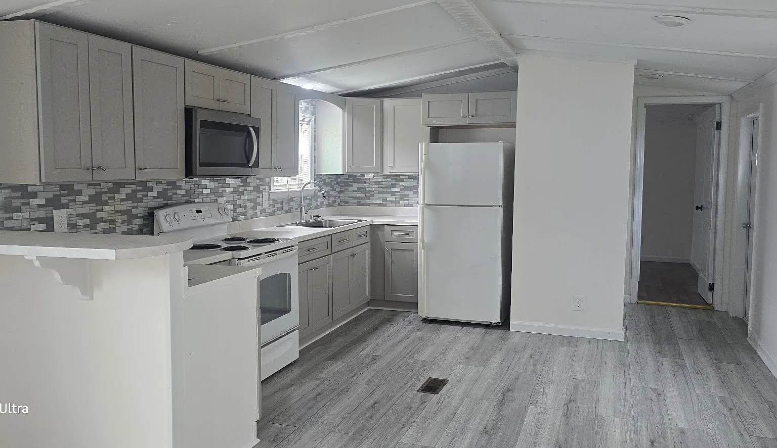 3 bed, 980 sqft, $1,200 — Photo 1
