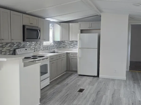 101 Hudson Ln #10, New Bern, NC 28560