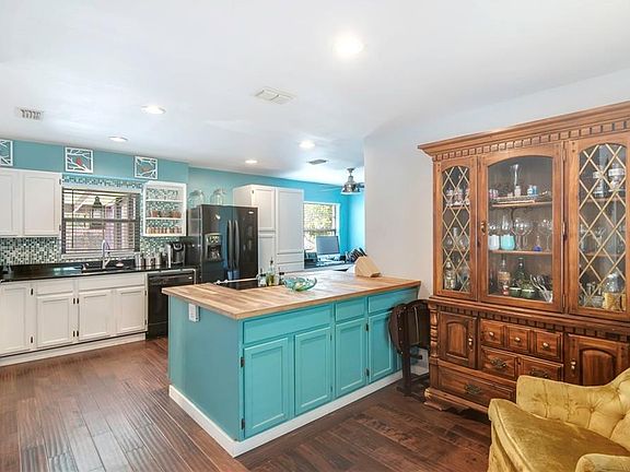 5th image of 543 Riverwoods Cir