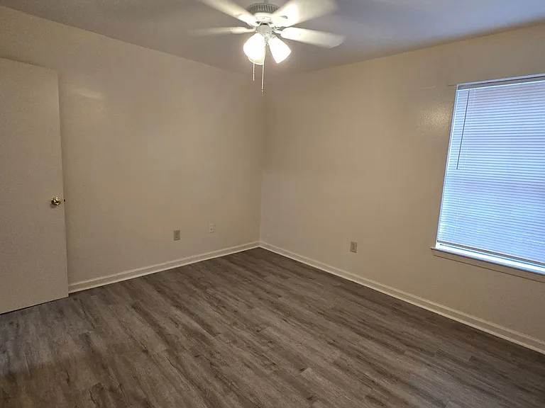 8469 Governor Dr — Photo 4
