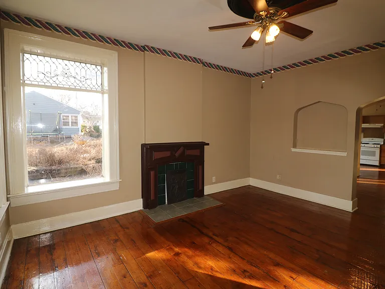 1316 E 10th St #1 — Photo 26