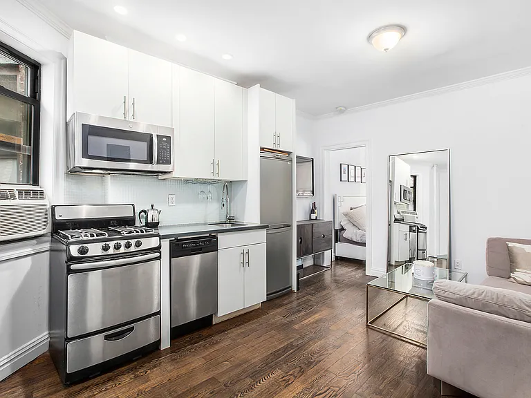 256 W 15th St #4RE — Photo 1