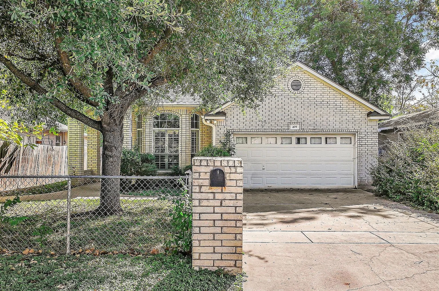 3 bed, 2.0 bath, 1877 sqft, $2,250 — Photo 3
