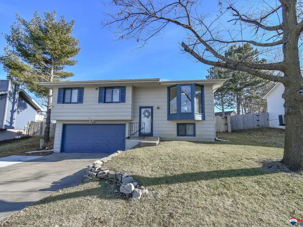 1906 NW 50th St, Lincoln, NE 68528
