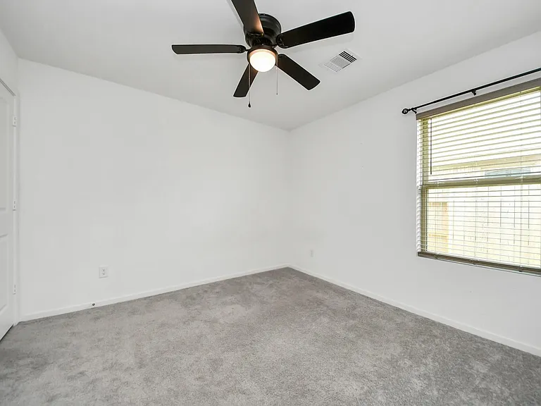 1607 Red Oak Dr — Photo 8