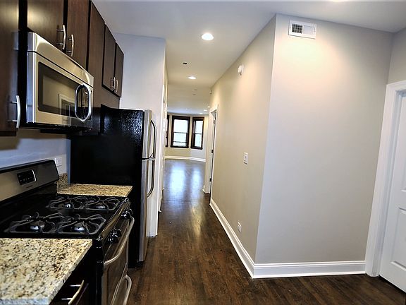 4th image of 2647 N Sacramento Ave APT 1
