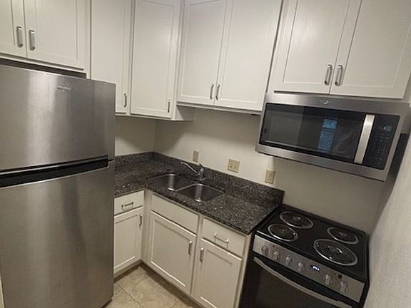 3rd image of 118 W Johnson St #F324a116a