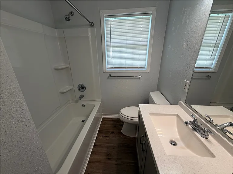 762 Sharon Dr — Photo 5