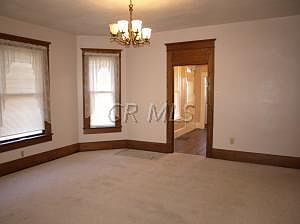 4th image of 106 E Columbus St