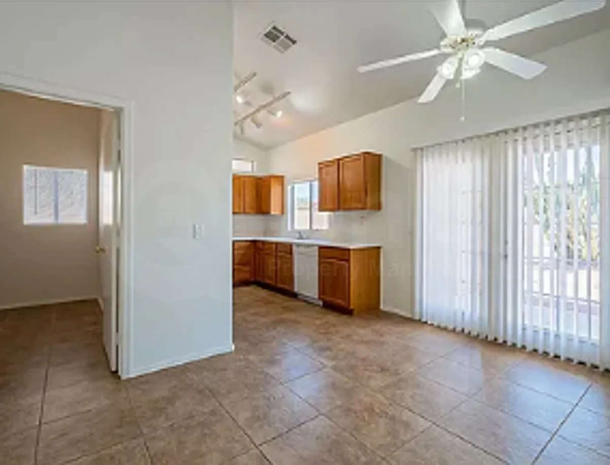 2 bed, 2.0 bath, 1391 sqft, $1,799 — Photo 4