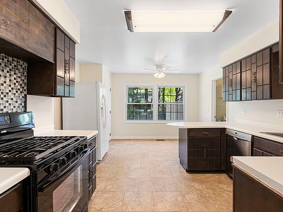 5th image of 1330 Sprucewood Ln
