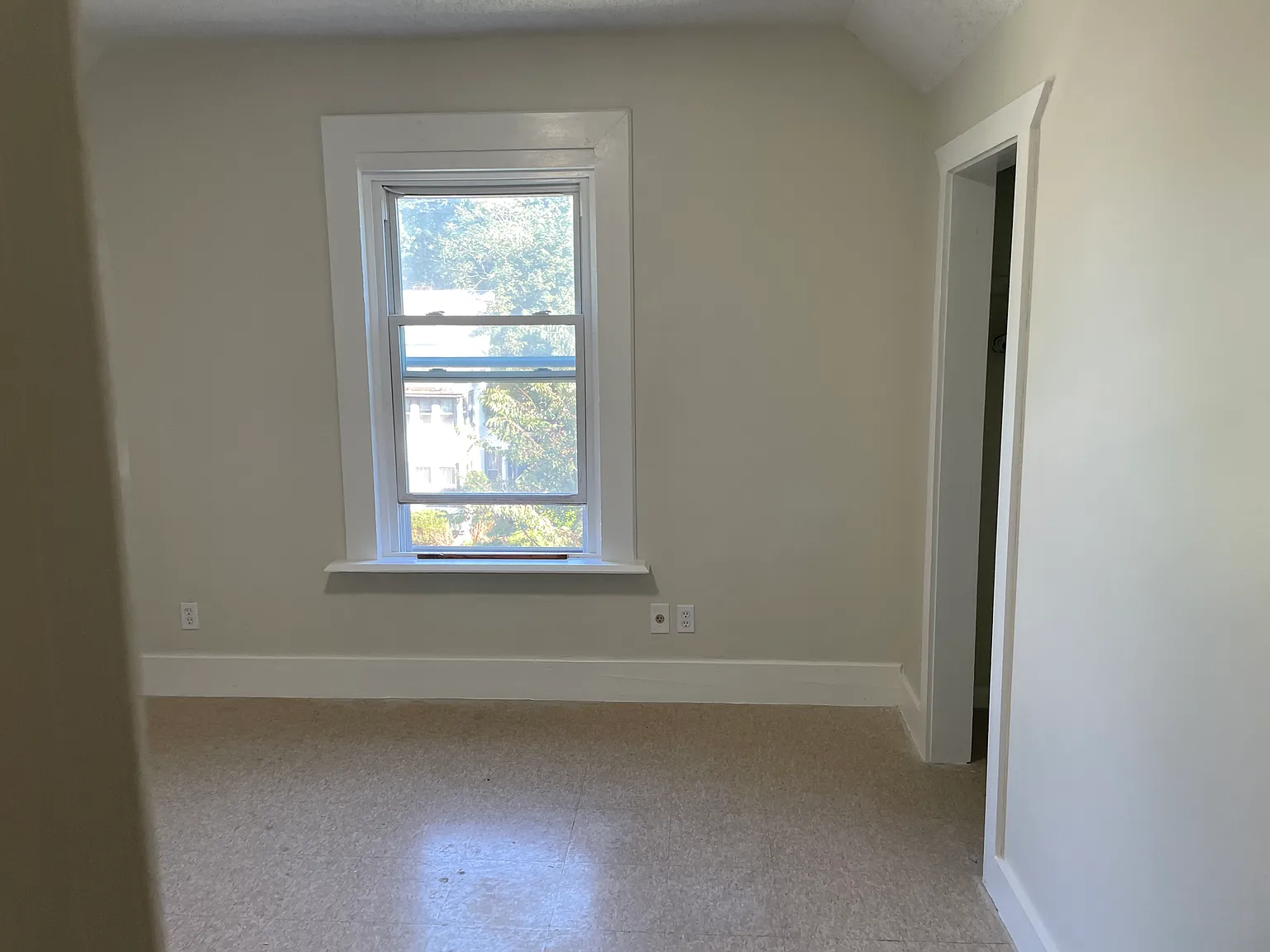 2 bed, $1,300 — Photo 4