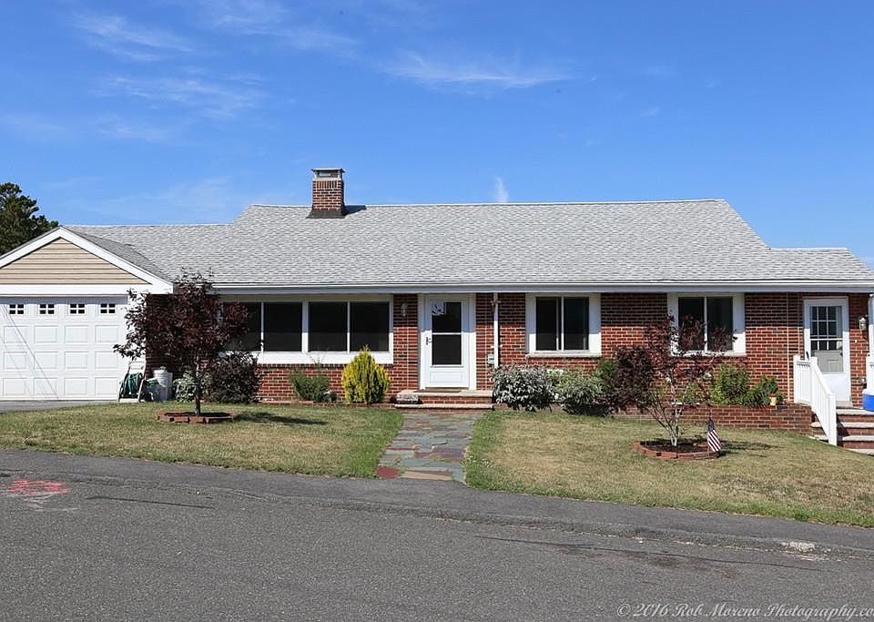 1st image of 9 Linda Ln