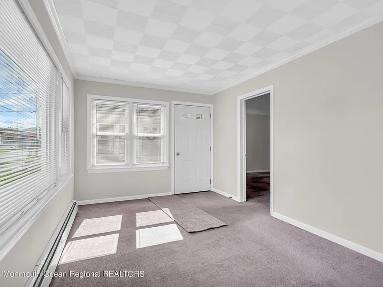 408 Newport Ave — Photo 10