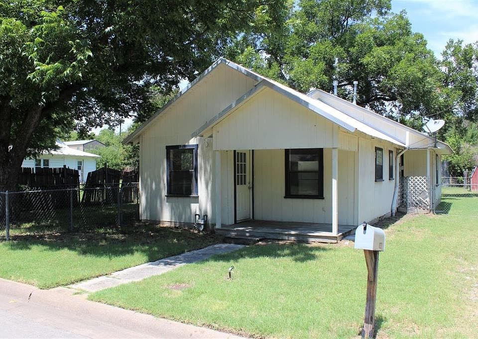 1st image of 1045 W Pecan St