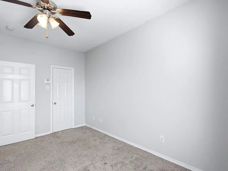 930 Sterling Creek Cir — Photo 31